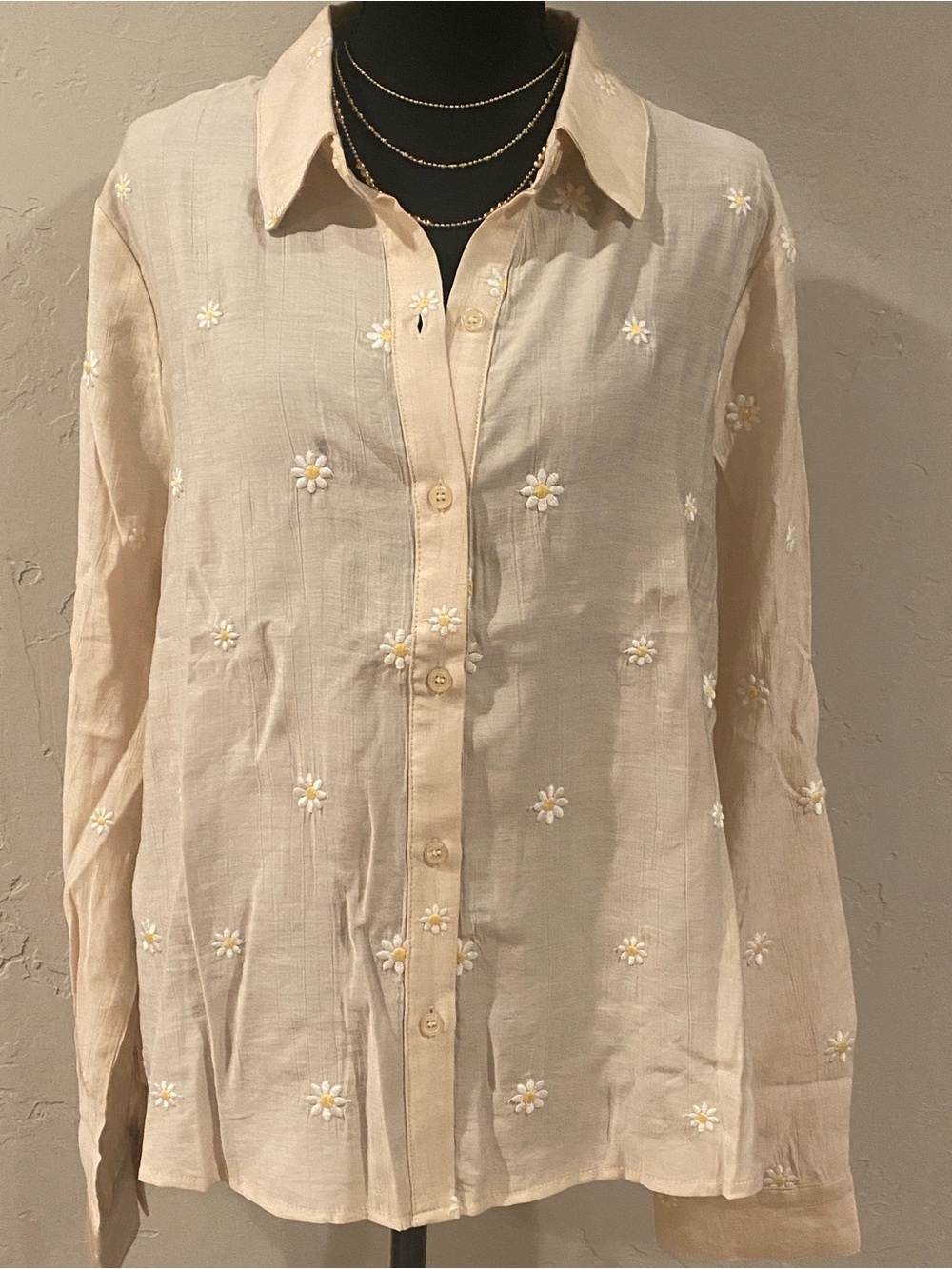 Hem & Thread Embroidered Daisy Button-Front Women's Shirt. Necklace included!
